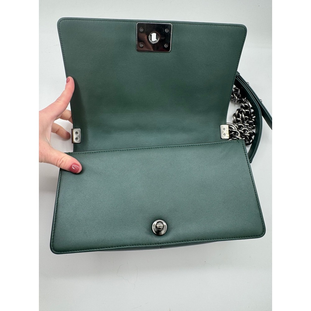 Chanel Boy Bag Medium Green Lizard Leather Gunmetal Hardware Series 22 2016 - Picture 3 of 6